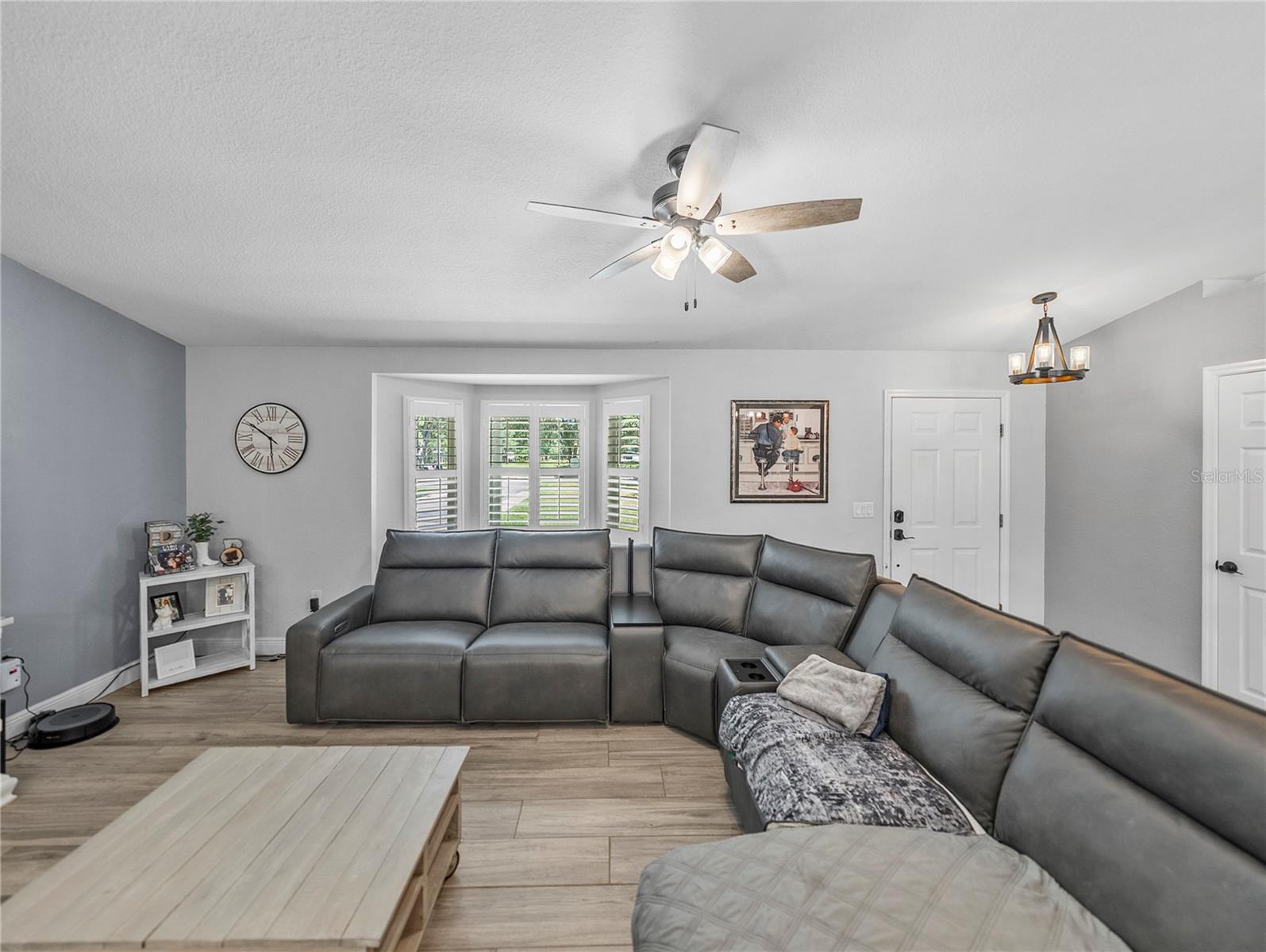 Listing photo id 10 for 5926 Frontier Drive