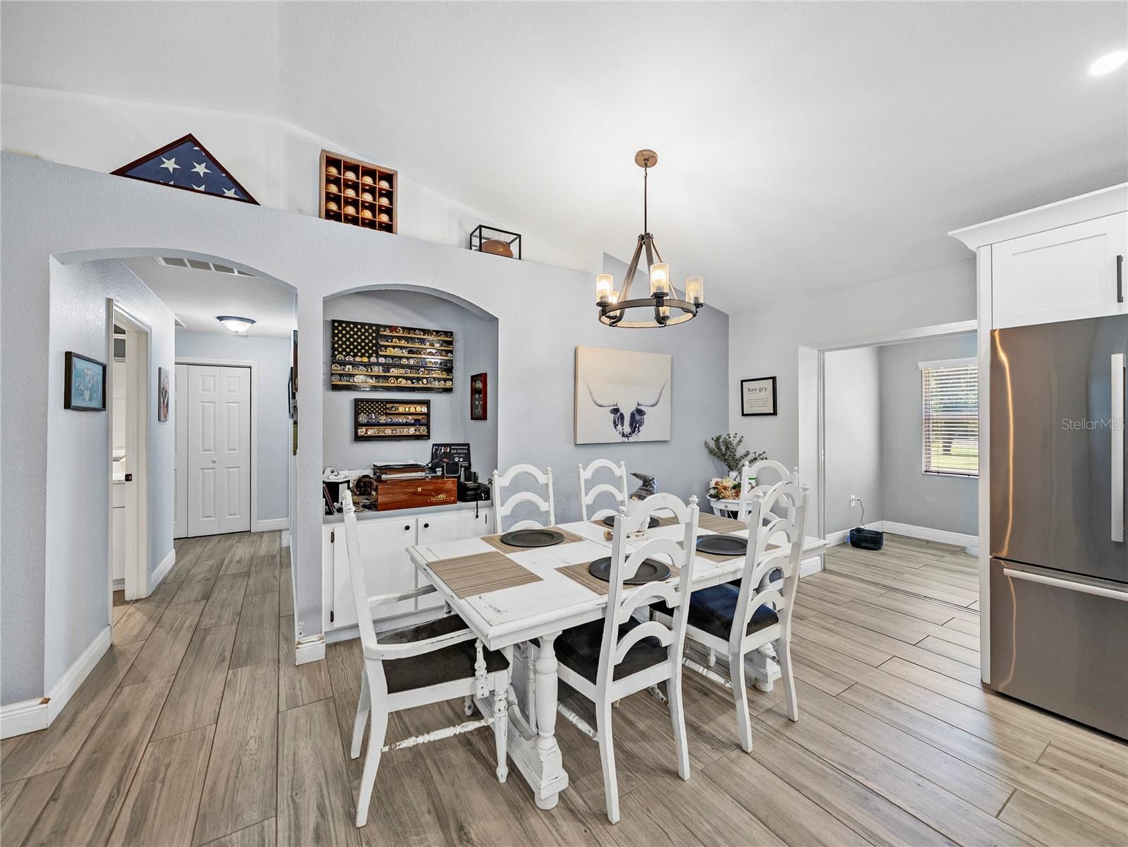 Listing photo id 16 for 5926 Frontier Drive