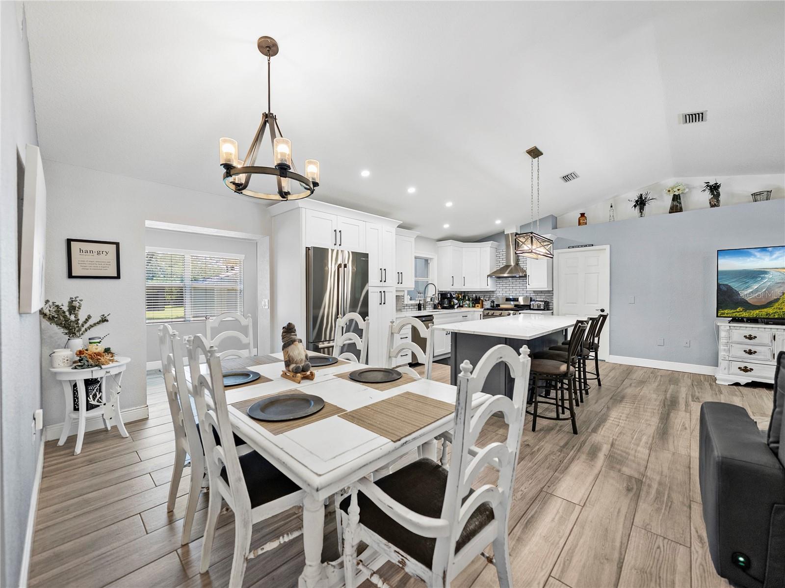 Listing photo id 18 for 5926 Frontier Drive