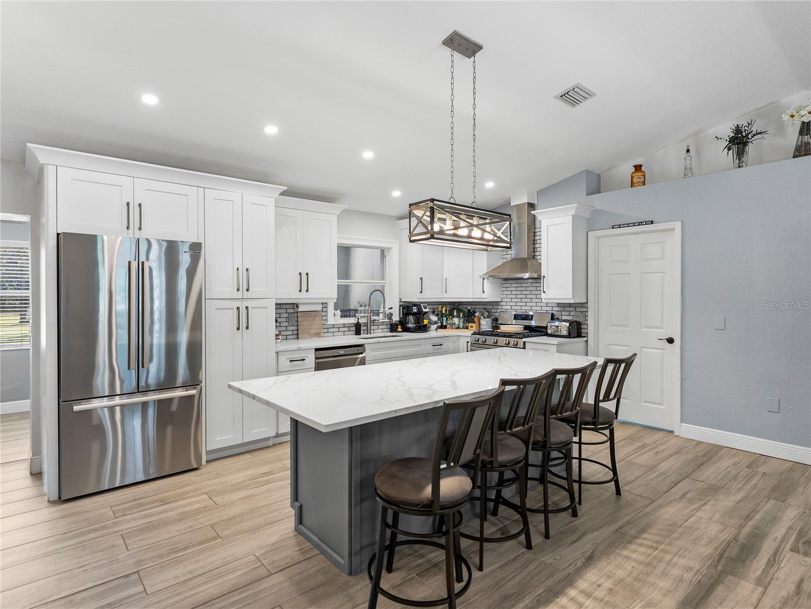 Listing photo id 19 for 5926 Frontier Drive