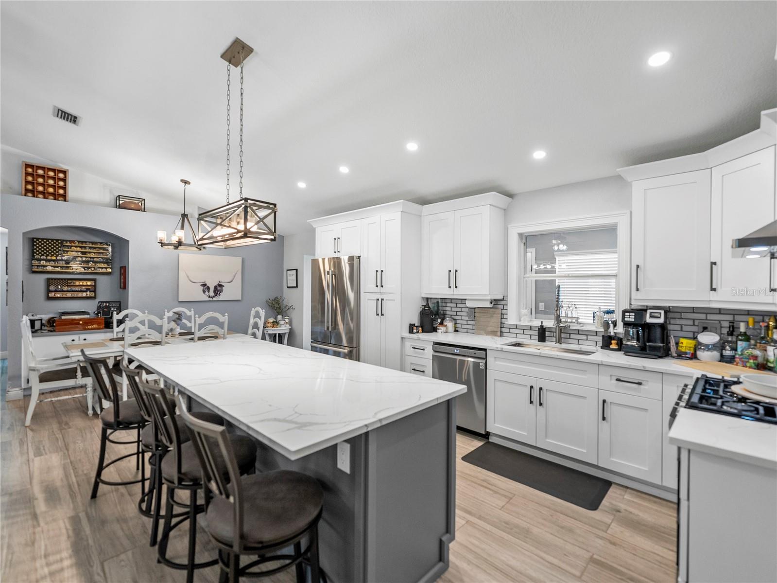 Listing photo id 20 for 5926 Frontier Drive