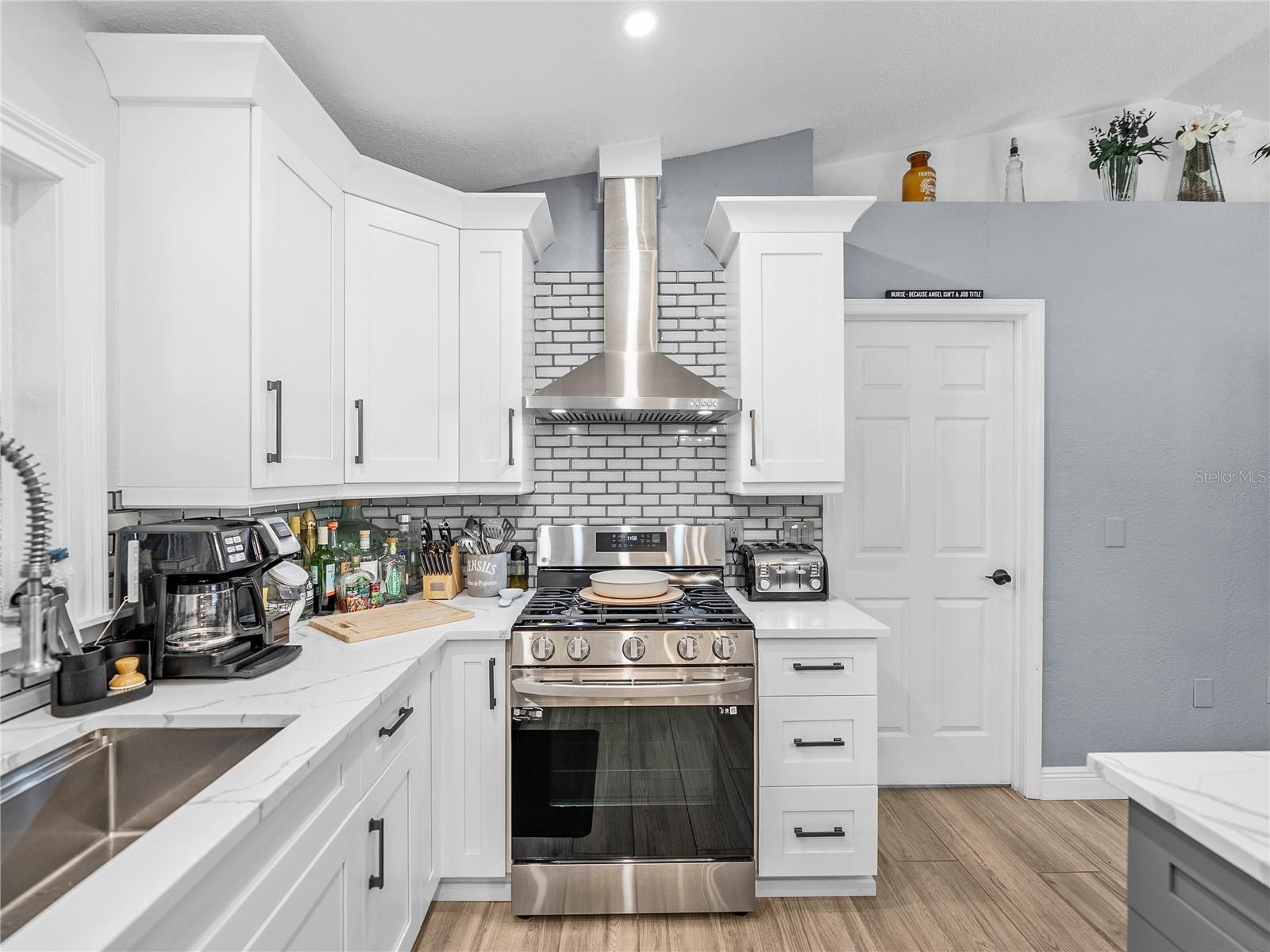 Listing photo id 22 for 5926 Frontier Drive