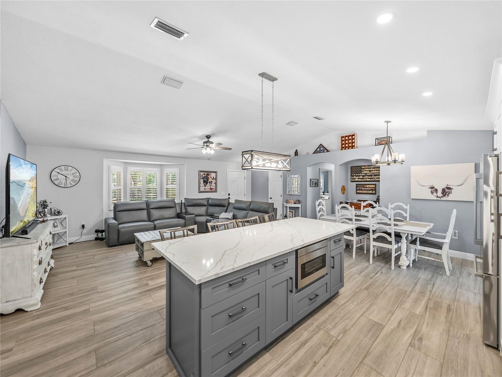 Listing photo id 23 for 5926 Frontier Drive