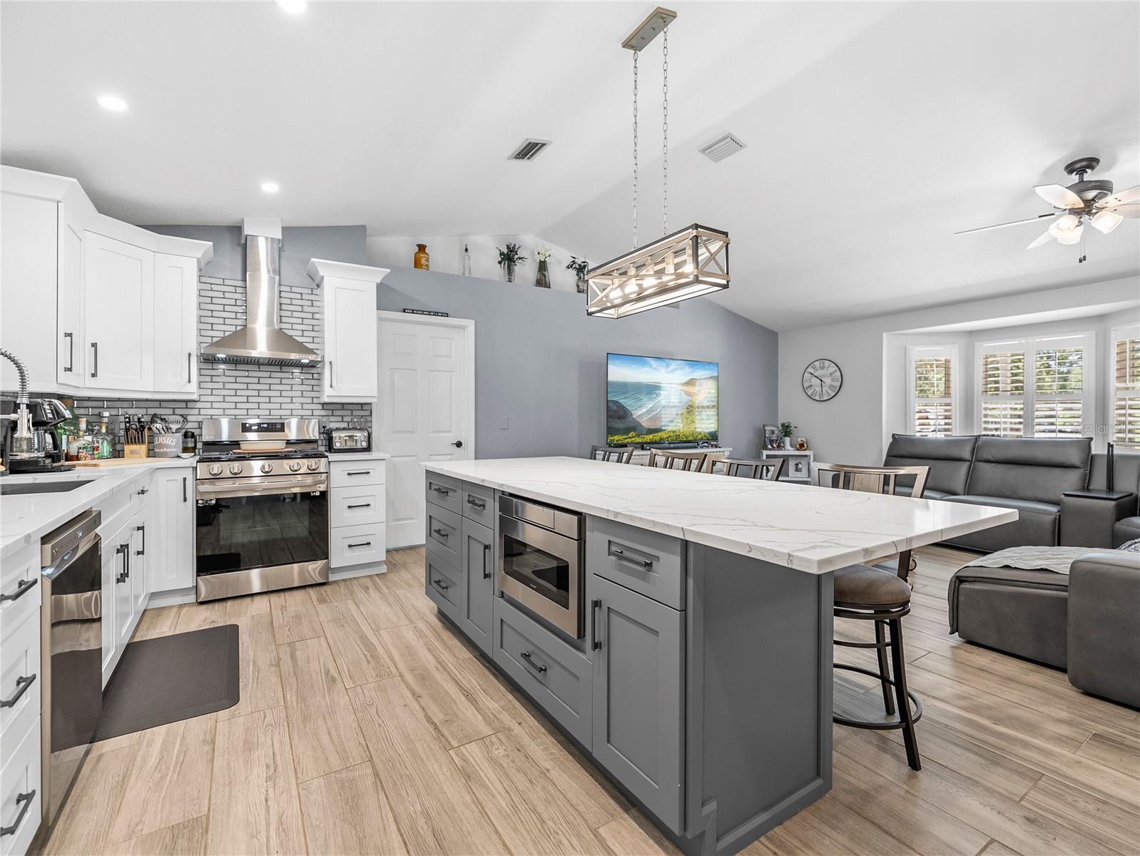 Listing photo id 24 for 5926 Frontier Drive