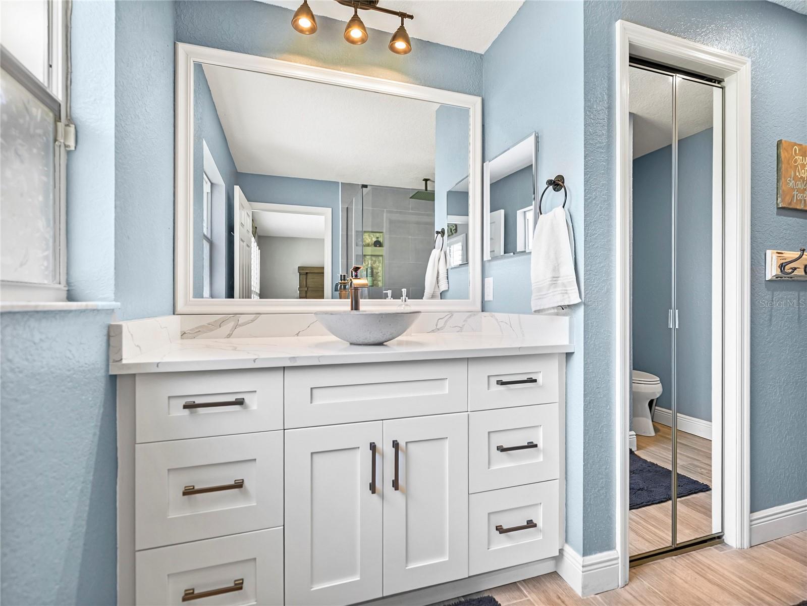 Listing photo id 29 for 5926 Frontier Drive