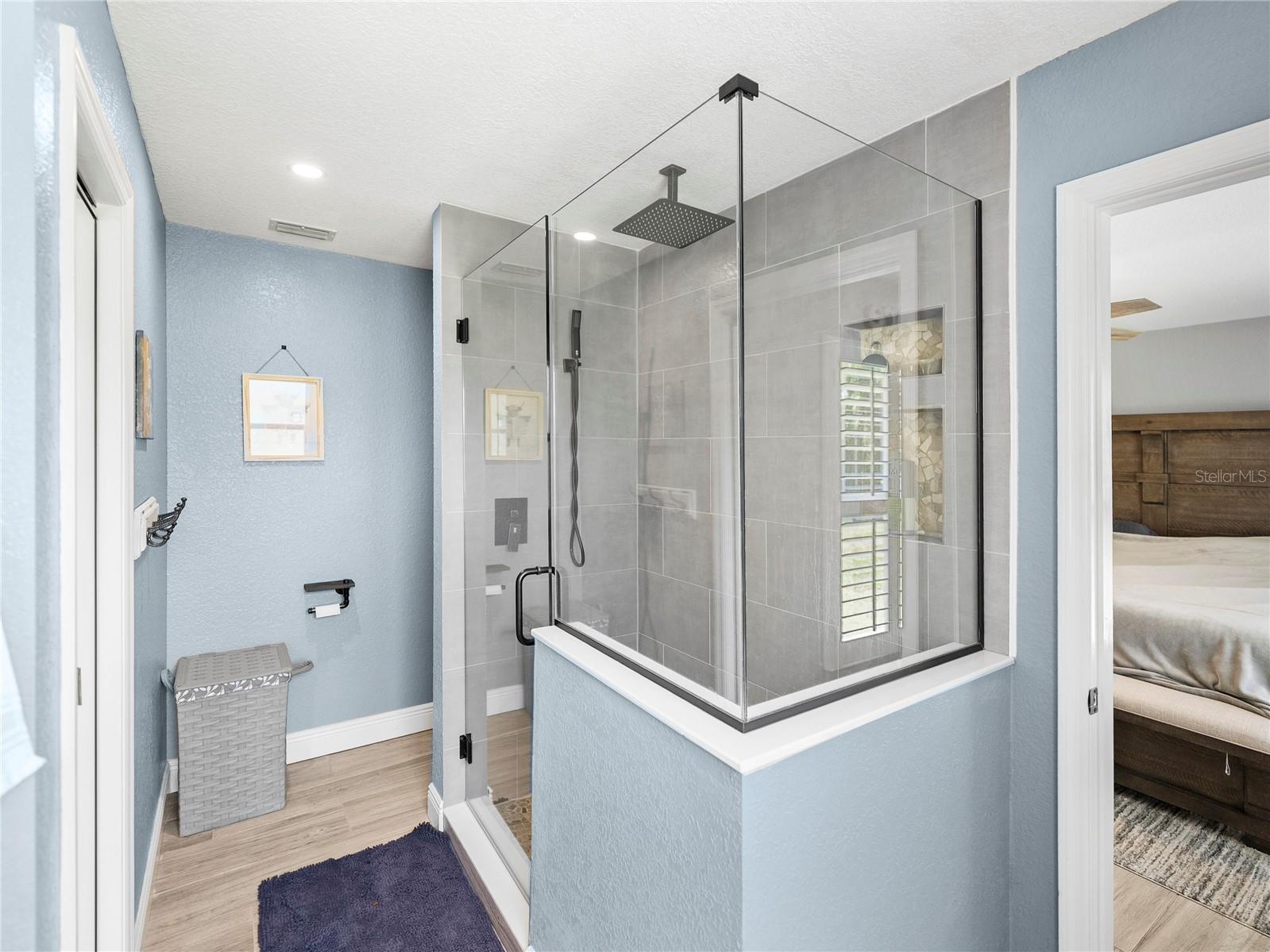 Listing photo id 31 for 5926 Frontier Drive