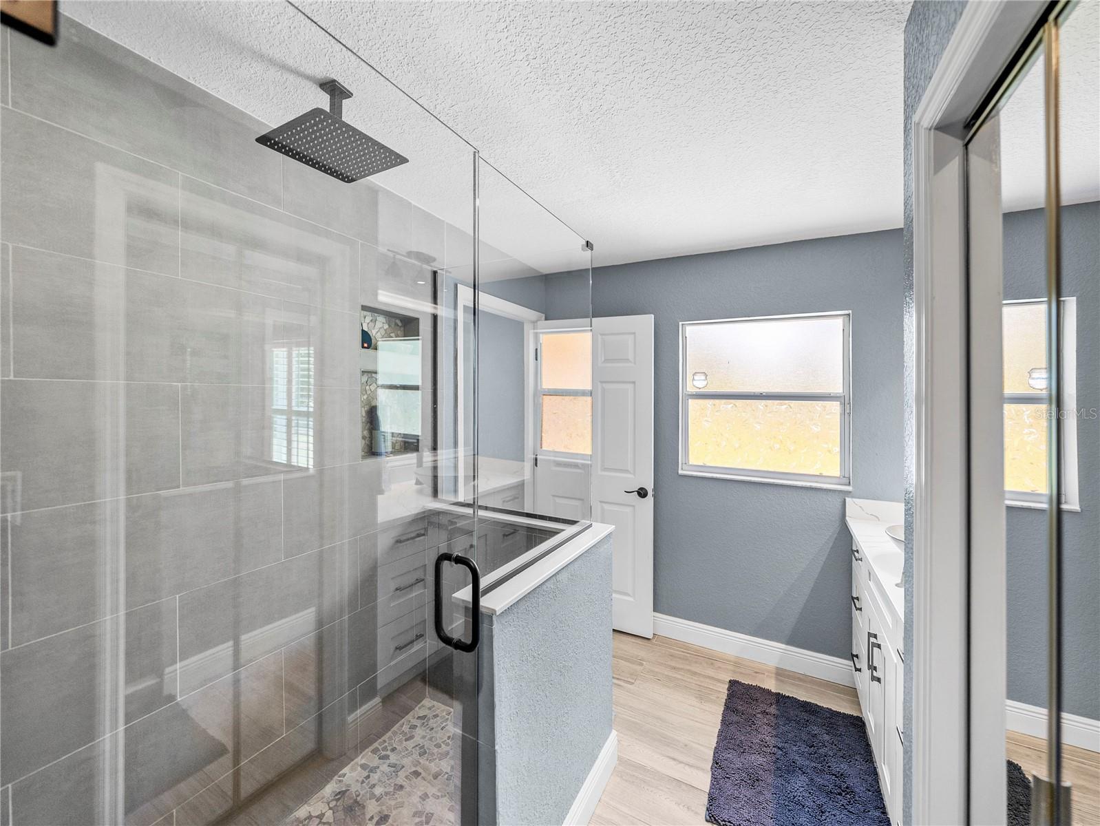Listing photo id 32 for 5926 Frontier Drive