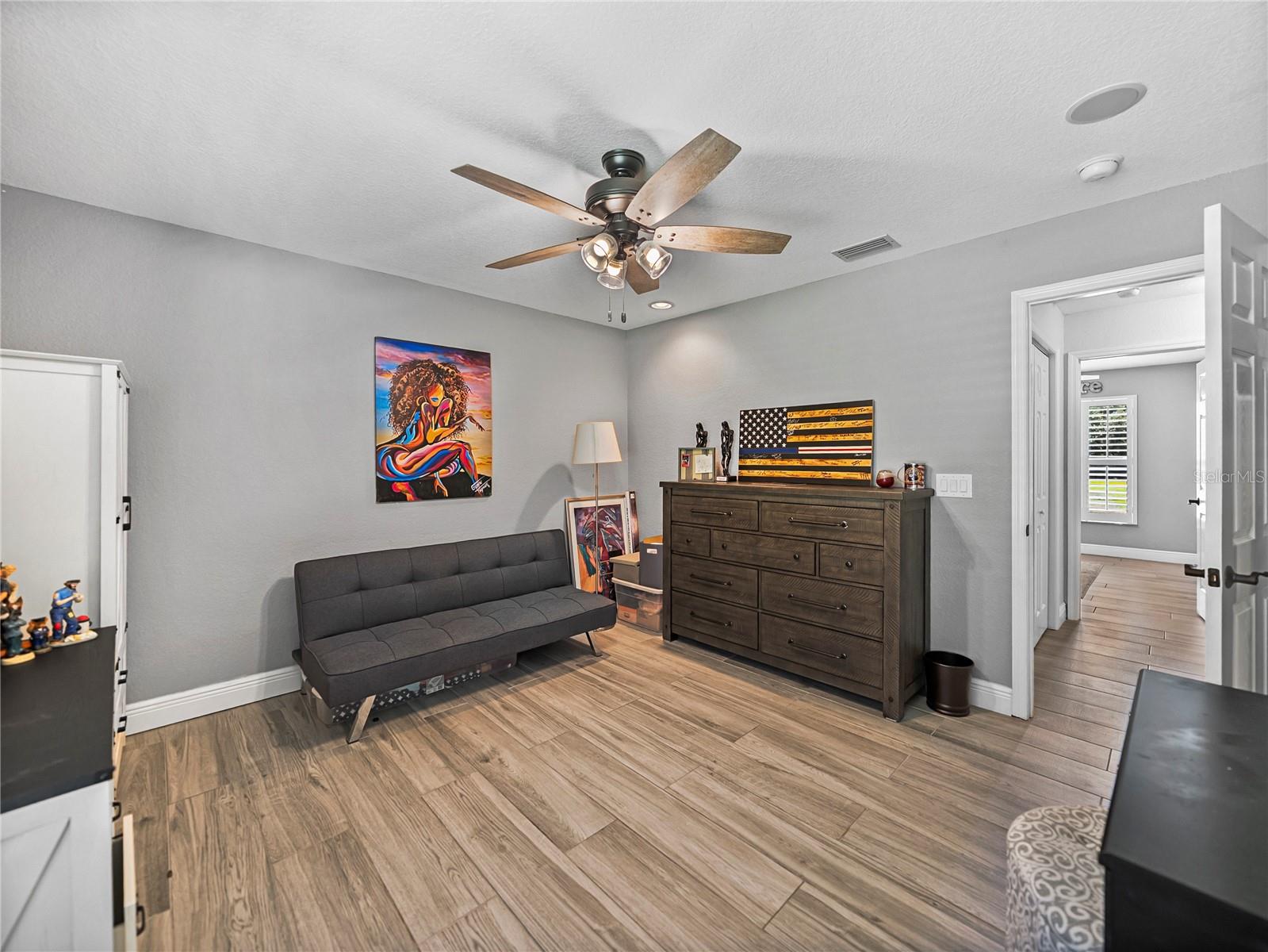 Listing photo id 34 for 5926 Frontier Drive