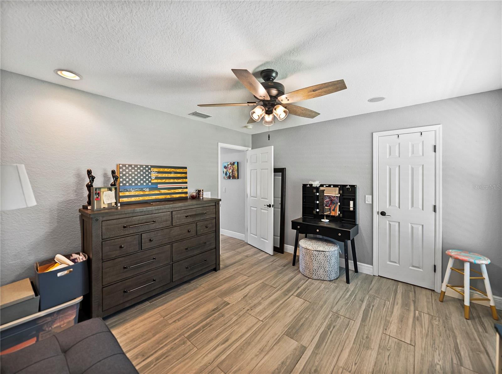 Listing photo id 35 for 5926 Frontier Drive