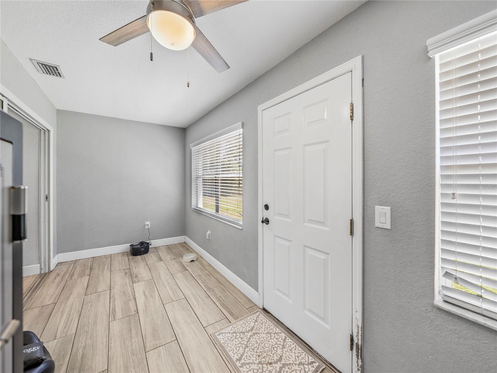 Listing photo id 41 for 5926 Frontier Drive