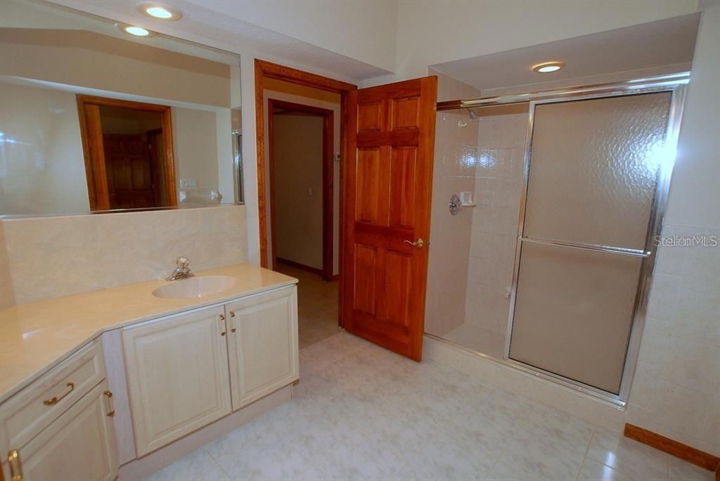 Listing photo id 11 for 2784 Alexander Drive