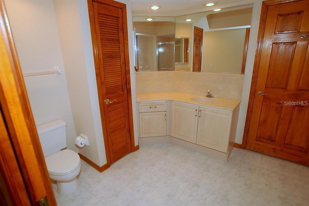 Listing photo id 12 for 2784 Alexander Drive