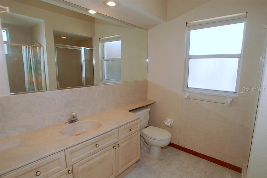 Listing photo id 13 for 2784 Alexander Drive