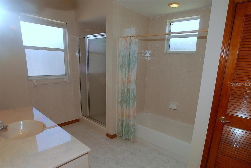 Listing photo id 16 for 2784 Alexander Drive