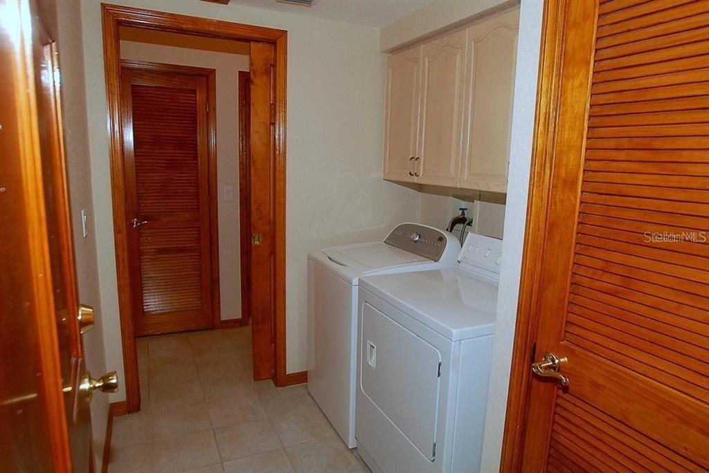 Listing photo id 17 for 2784 Alexander Drive
