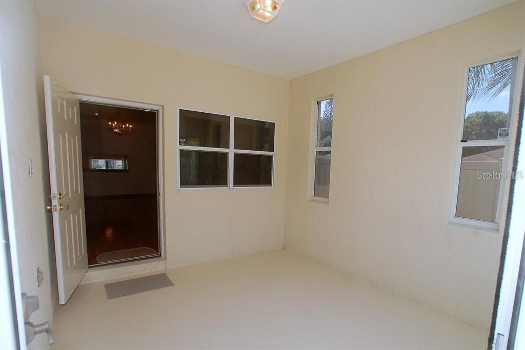 Listing photo id 19 for 2784 Alexander Drive