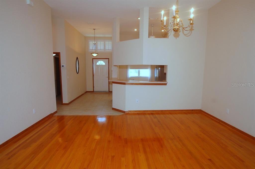 Listing photo id 4 for 2784 Alexander Drive