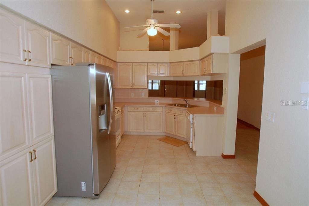Listing photo id 6 for 2784 Alexander Drive