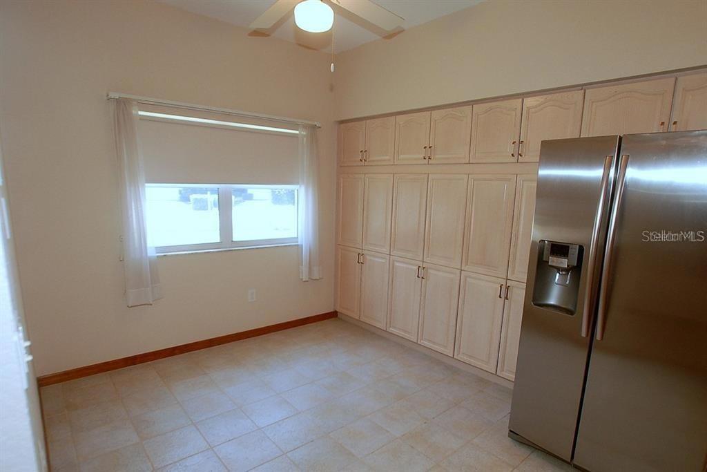 Listing photo id 7 for 2784 Alexander Drive