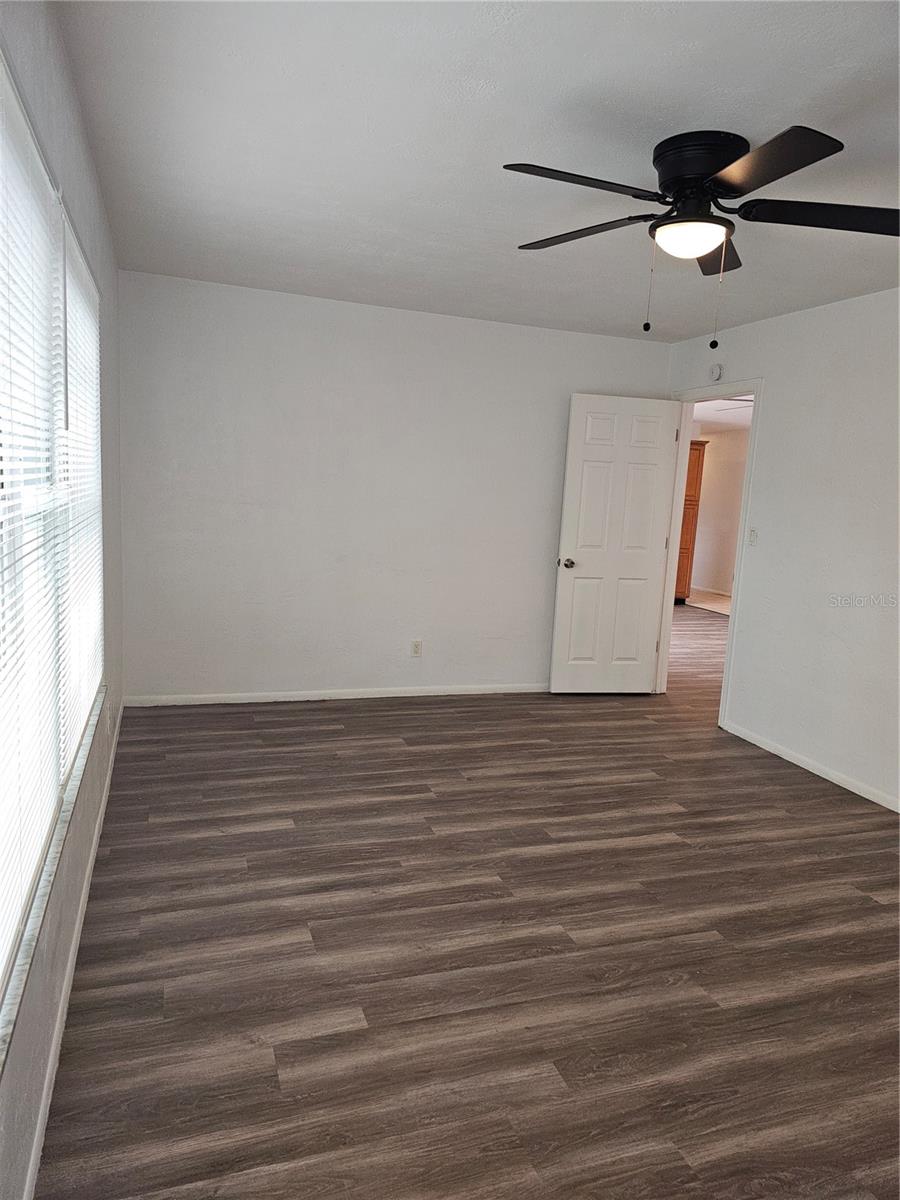 Listing photo id 10 for 2014 58th Lane N