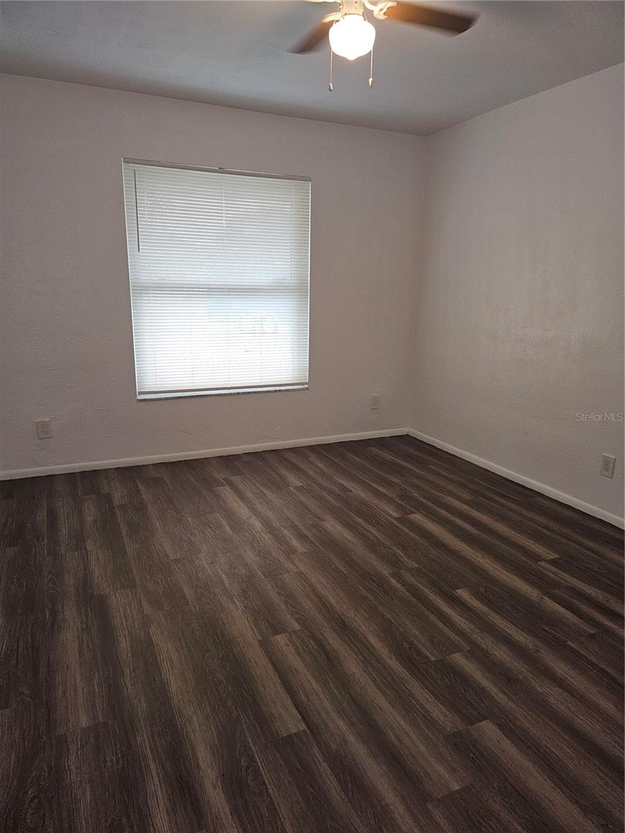 Listing photo id 13 for 2014 58th Lane N