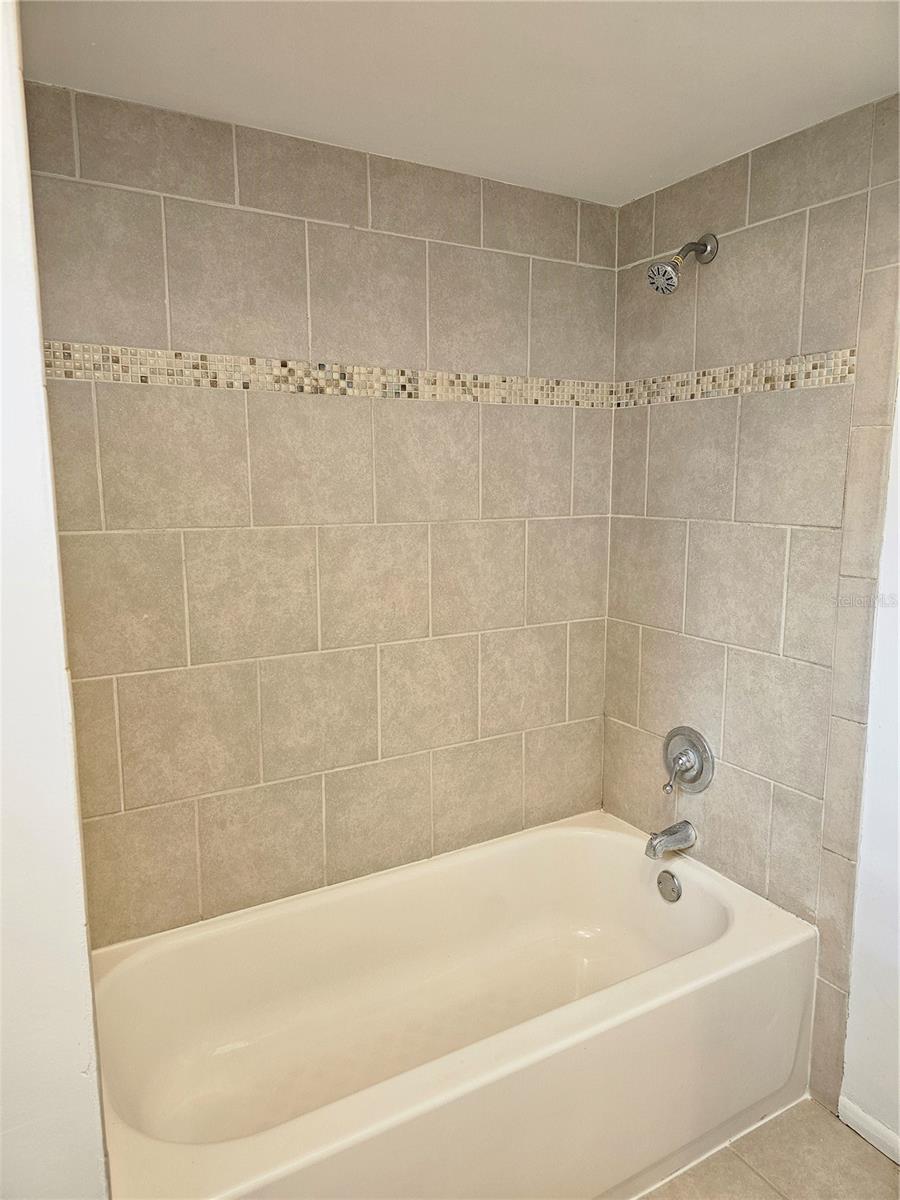 Listing photo id 14 for 2014 58th Lane N