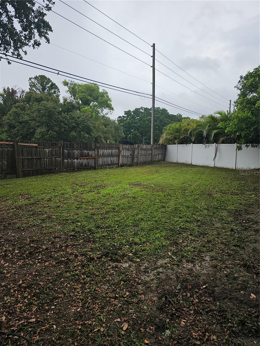 Listing photo id 18 for 2014 58th Lane N