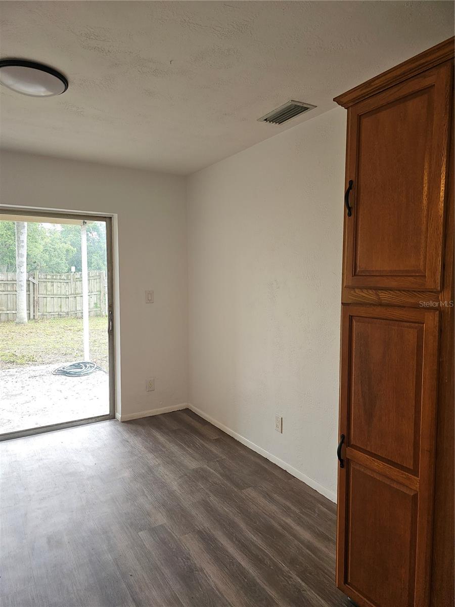 Listing photo id 7 for 2014 58th Lane N