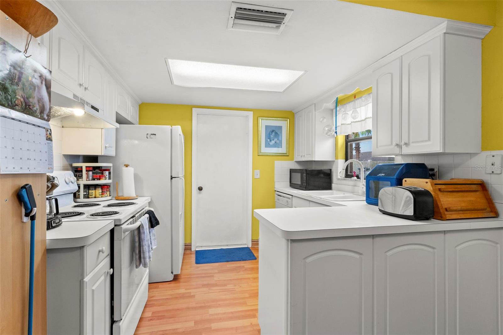 Listing photo id 8 for 1237 Greenlea Drive