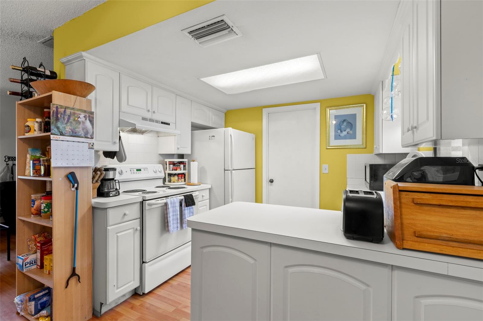 Listing photo id 9 for 1237 Greenlea Drive