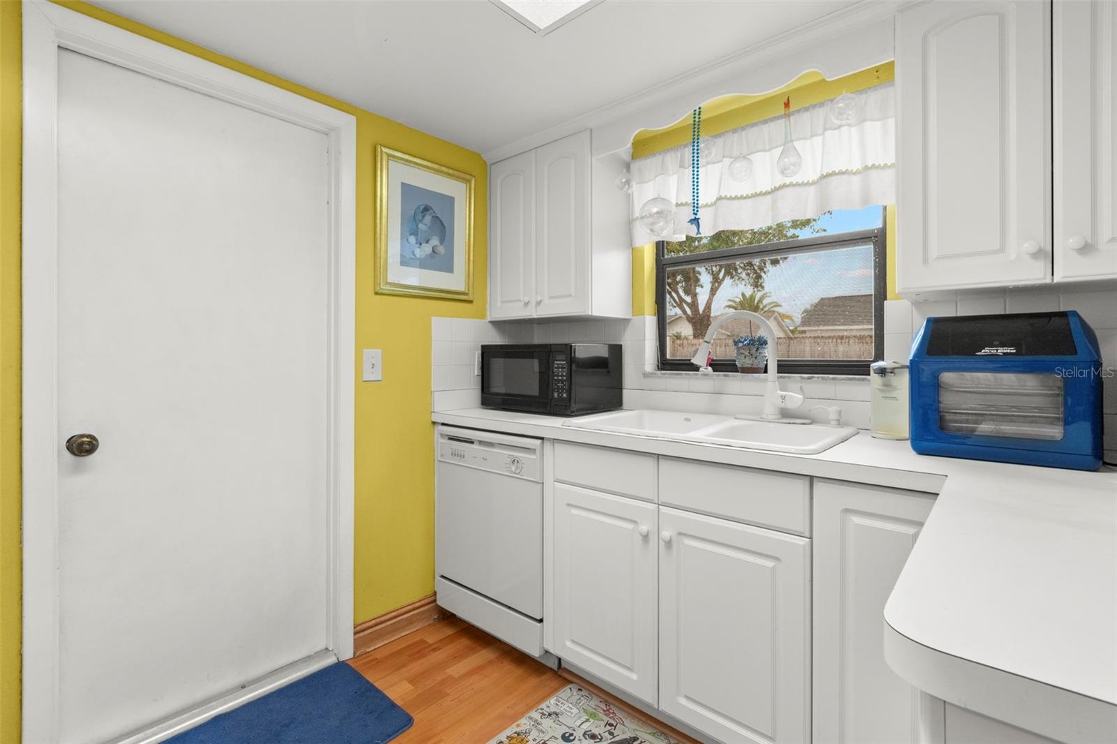 Listing photo id 10 for 1237 Greenlea Drive