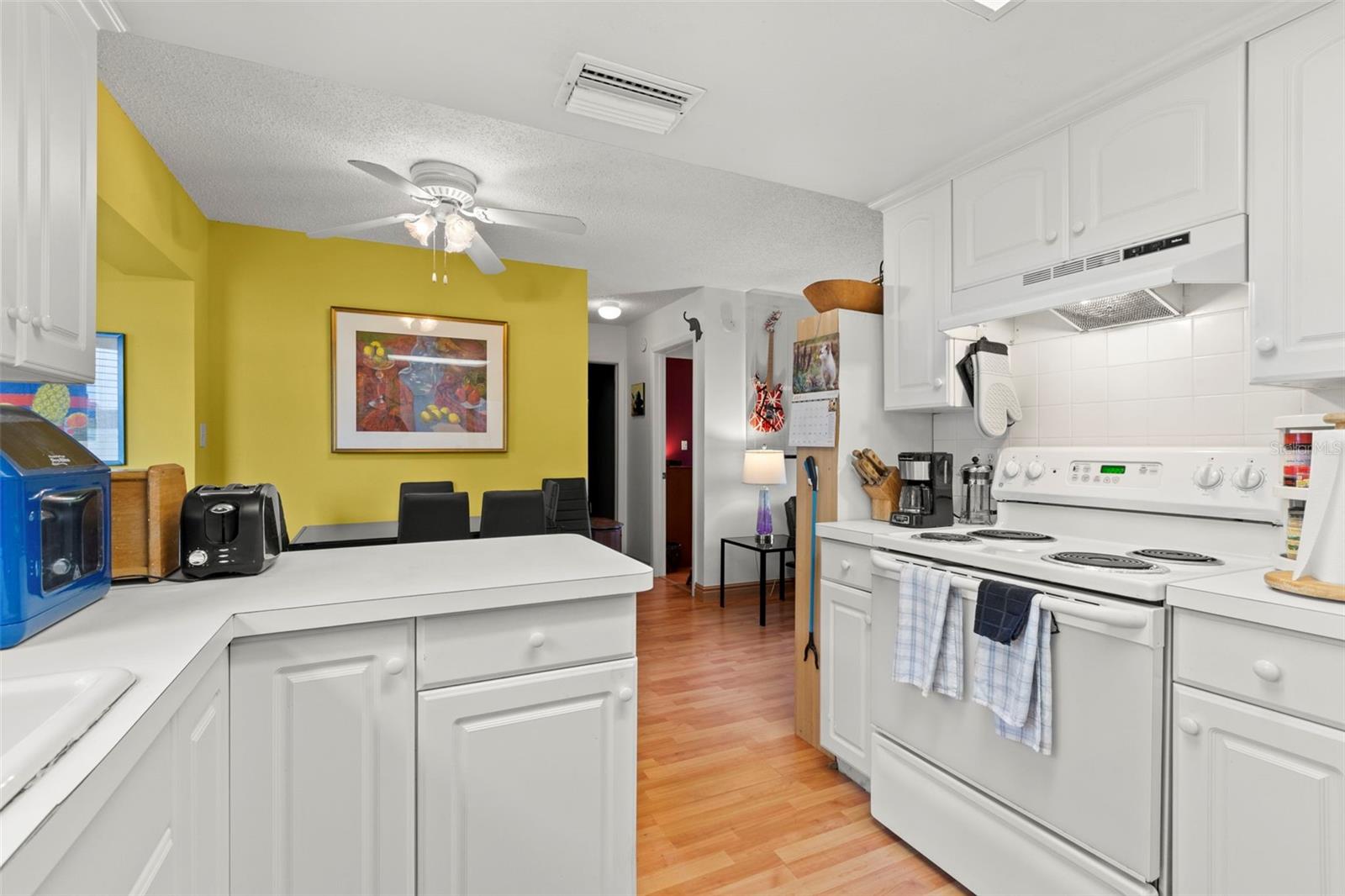 Listing photo id 11 for 1237 Greenlea Drive