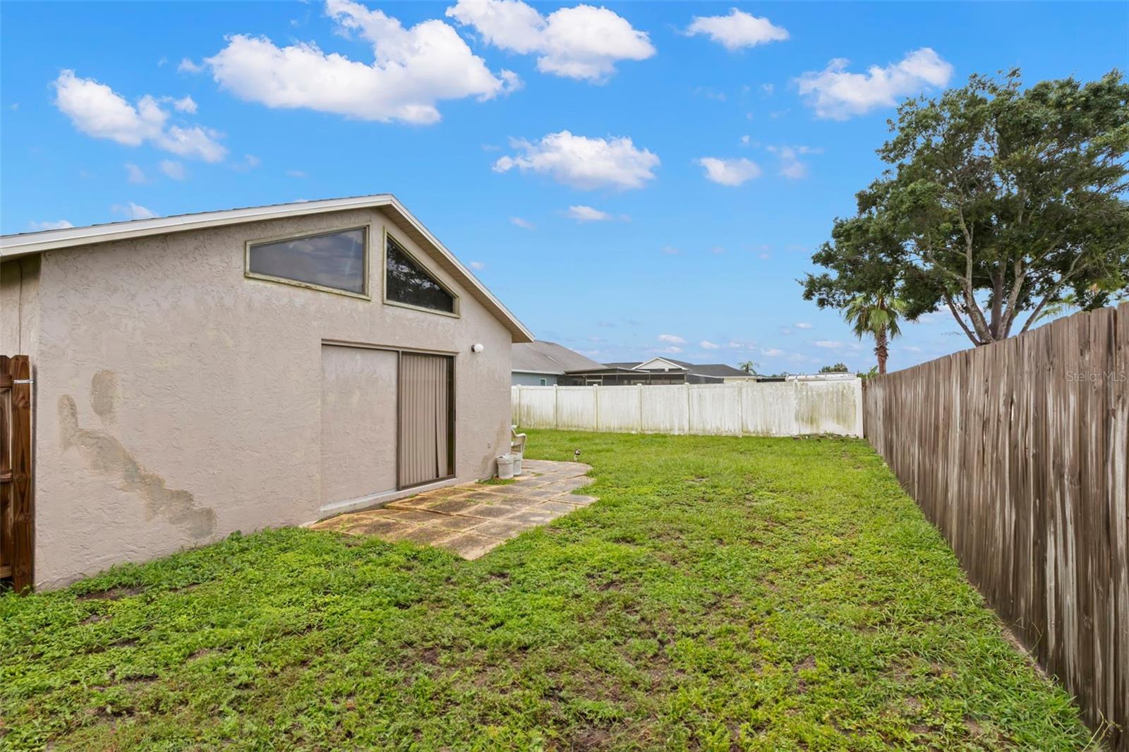 Listing photo id 14 for 1237 Greenlea Drive