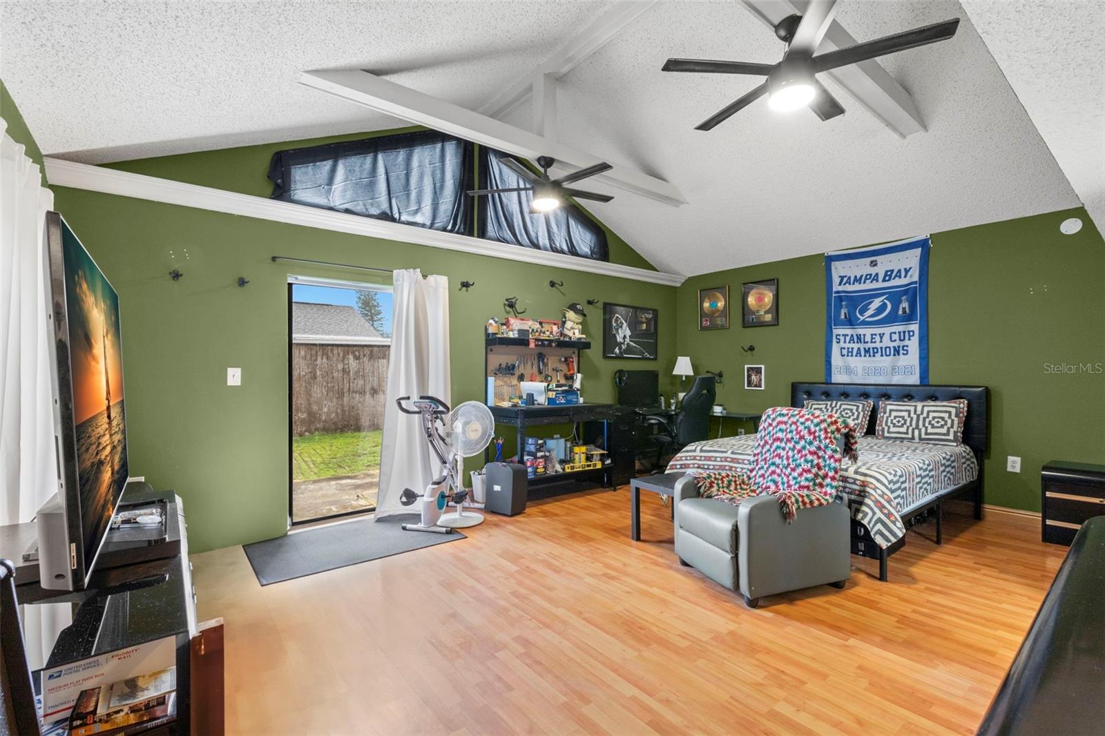 Listing photo id 15 for 1237 Greenlea Drive