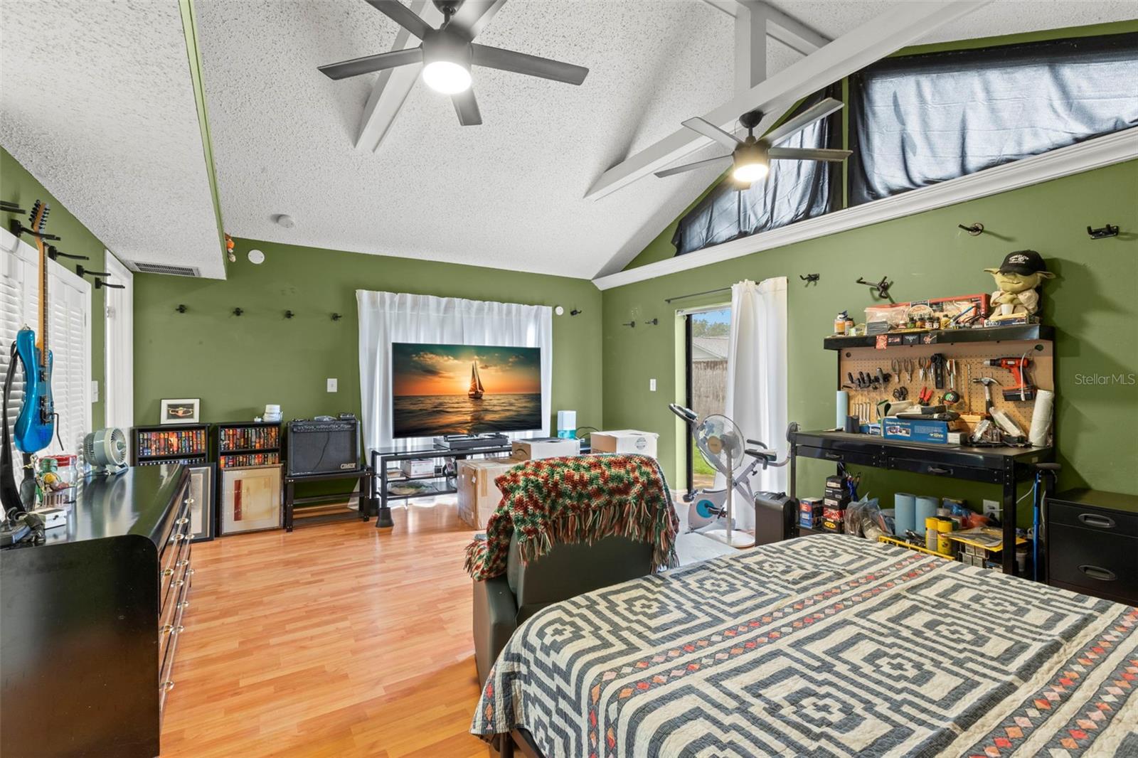 Listing photo id 16 for 1237 Greenlea Drive