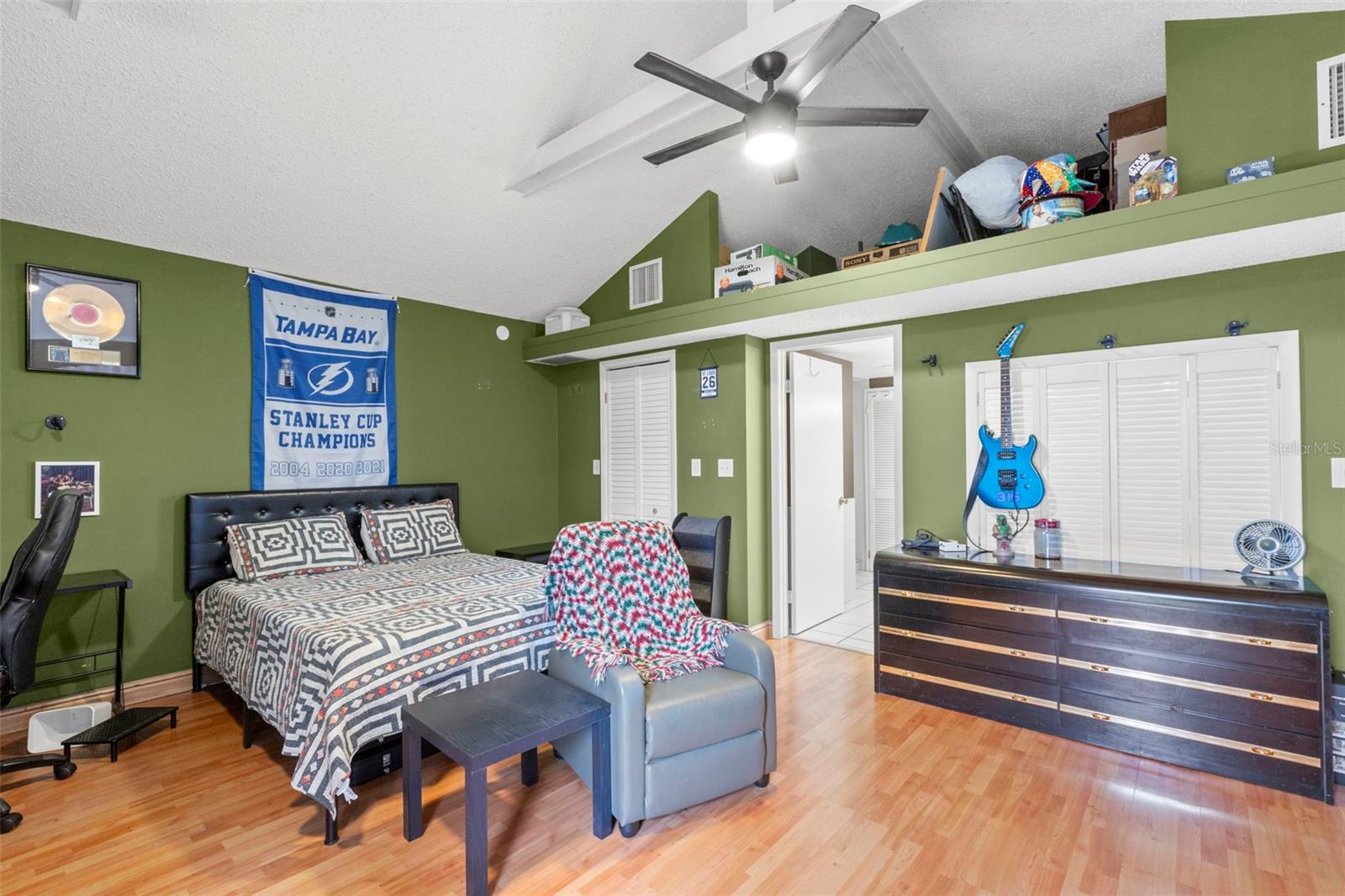 Listing photo id 17 for 1237 Greenlea Drive