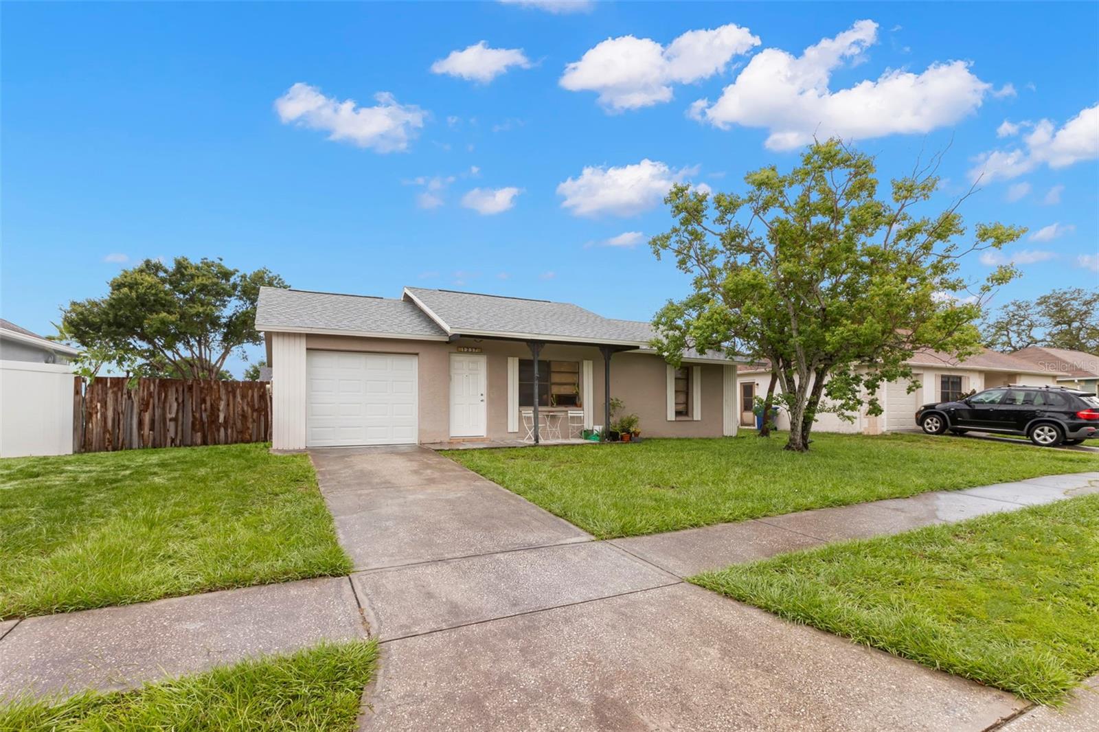 Listing photo id 0 for 1237 Greenlea Drive