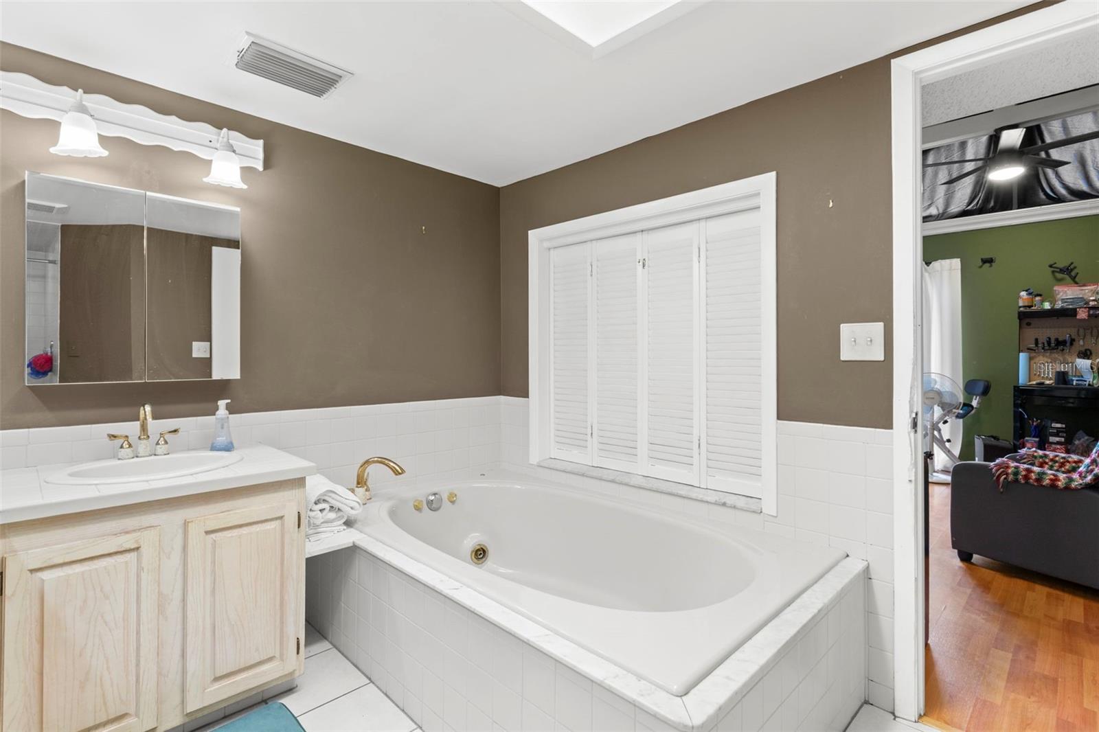 Listing photo id 20 for 1237 Greenlea Drive