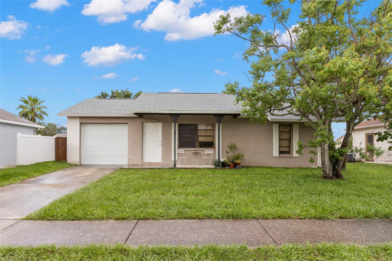 Listing photo id 1 for 1237 Greenlea Drive