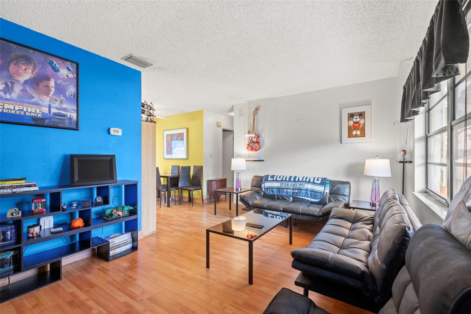 Listing photo id 5 for 1237 Greenlea Drive