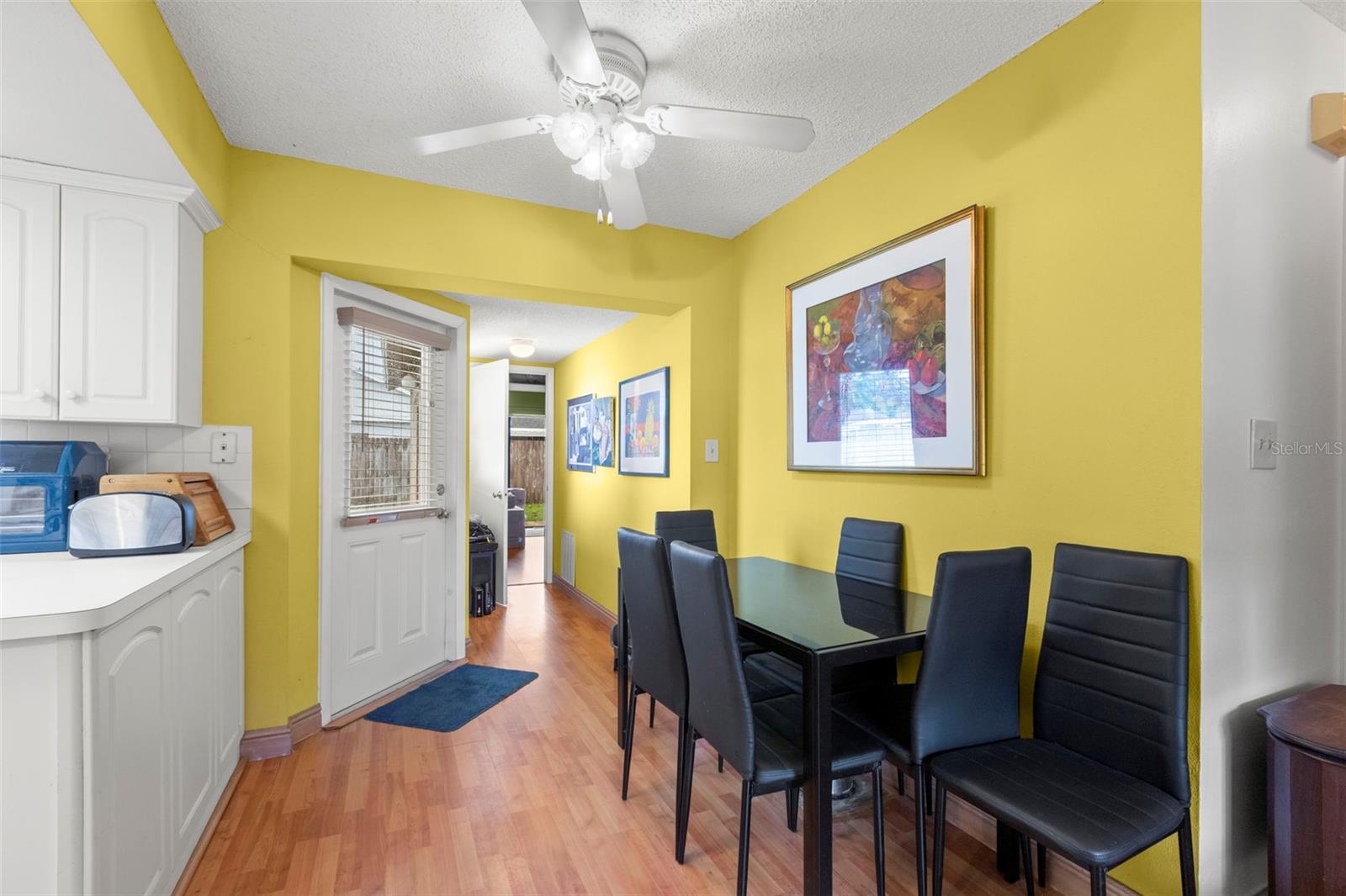 Listing photo id 6 for 1237 Greenlea Drive