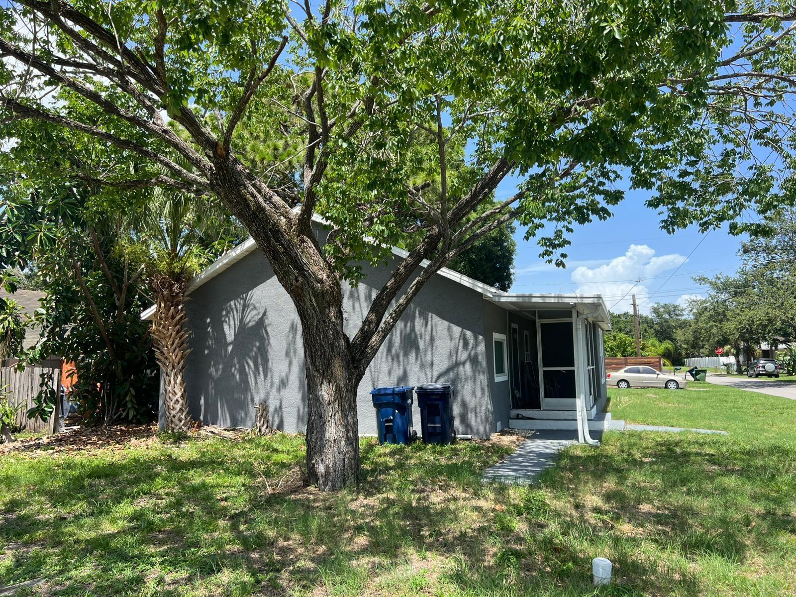 Image 4 of 25 For 6426 Himes Avenue