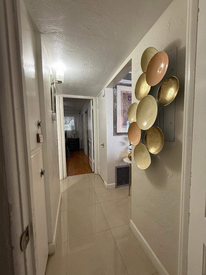 Image 10 of 27 For 5860 43rd Terrace N 1518