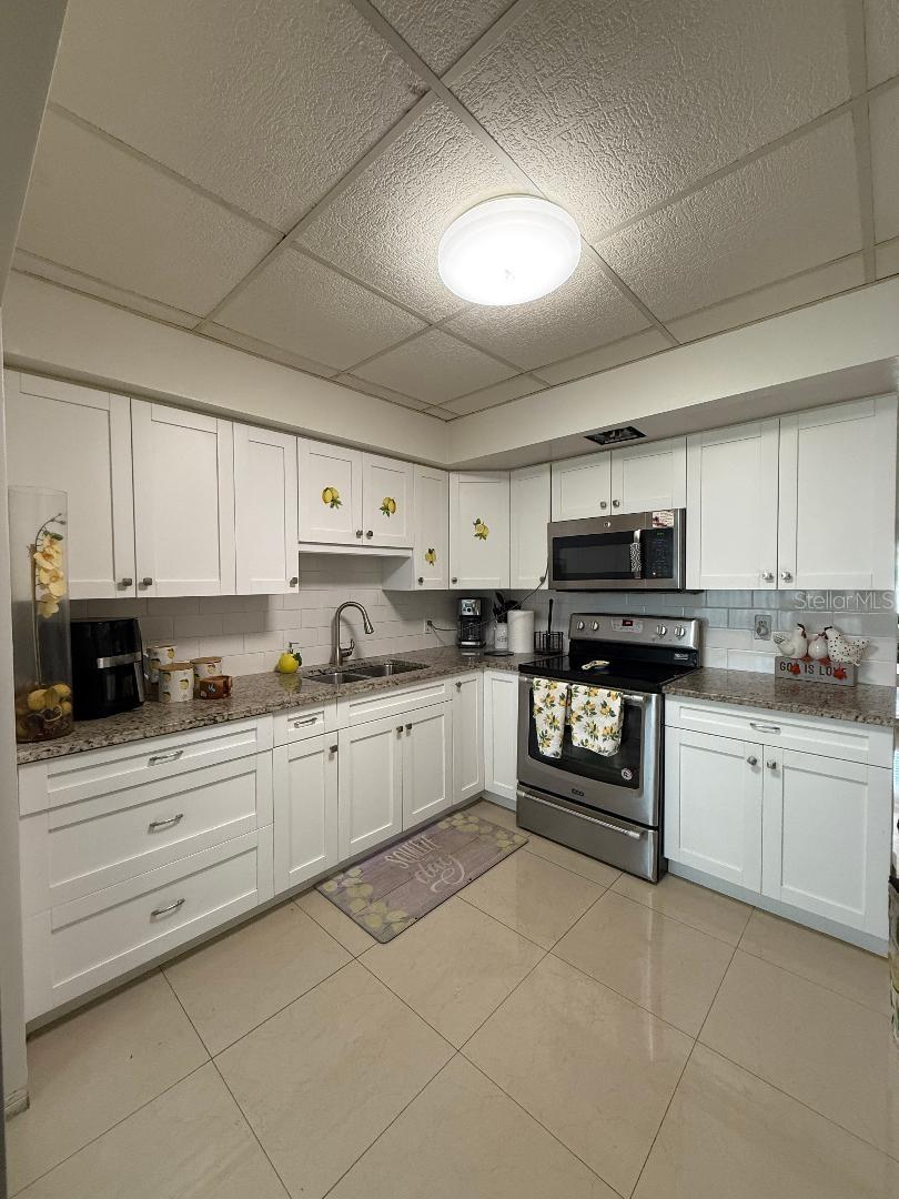 Image 11 of 27 For 5860 43rd Terrace N 1518
