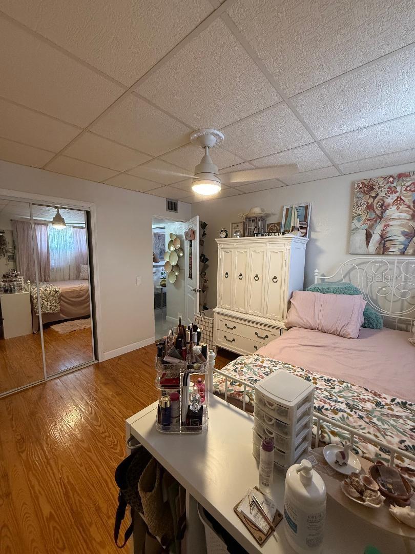 Image 18 of 27 For 5860 43rd Terrace N 1518