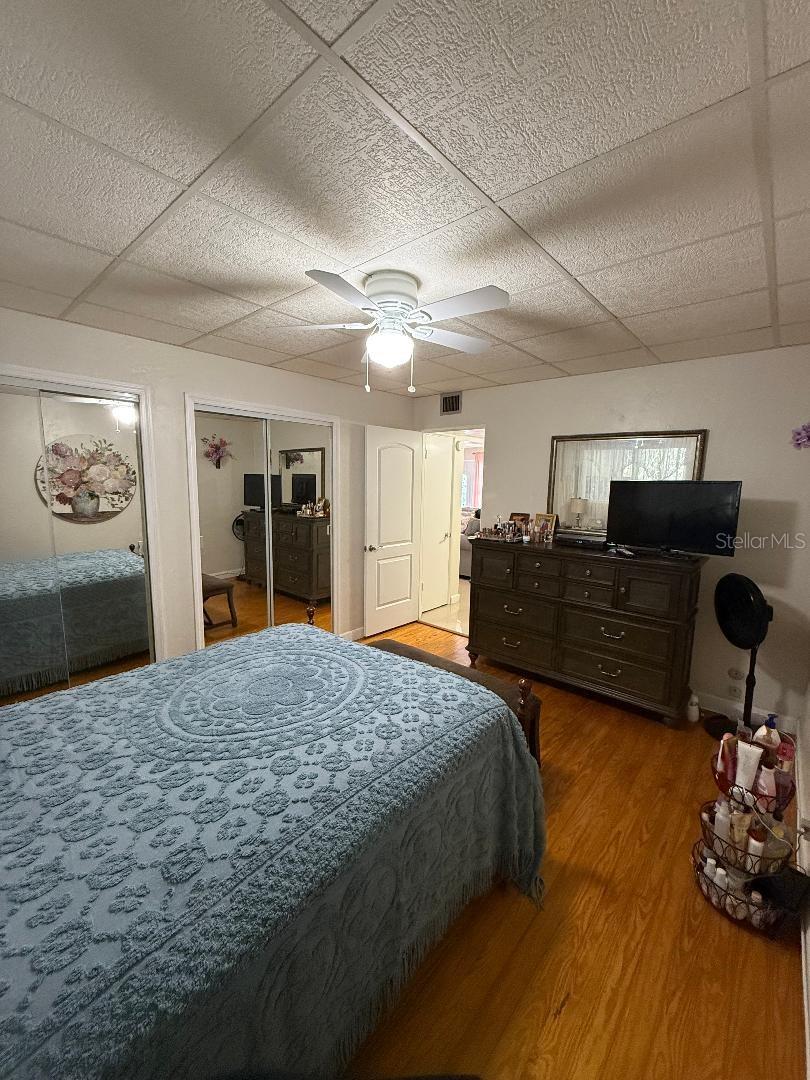 Image 22 of 27 For 5860 43rd Terrace N 1518
