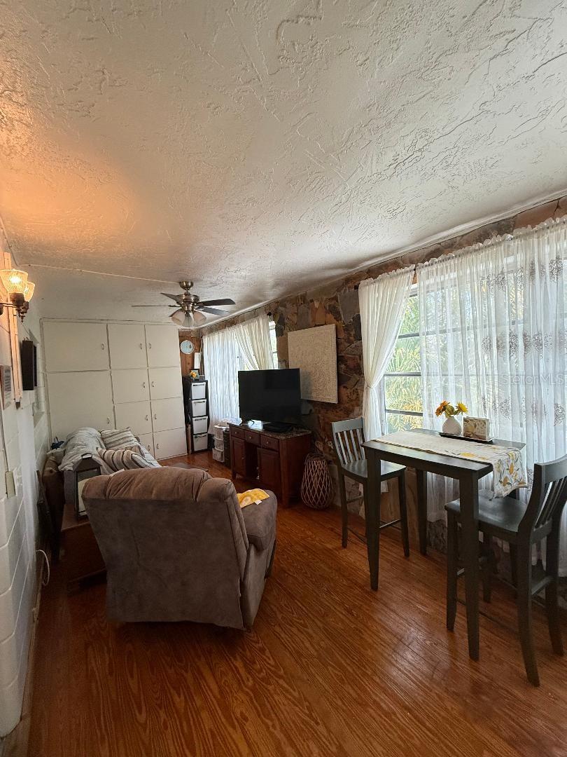 Image 24 of 27 For 5860 43rd Terrace N 1518