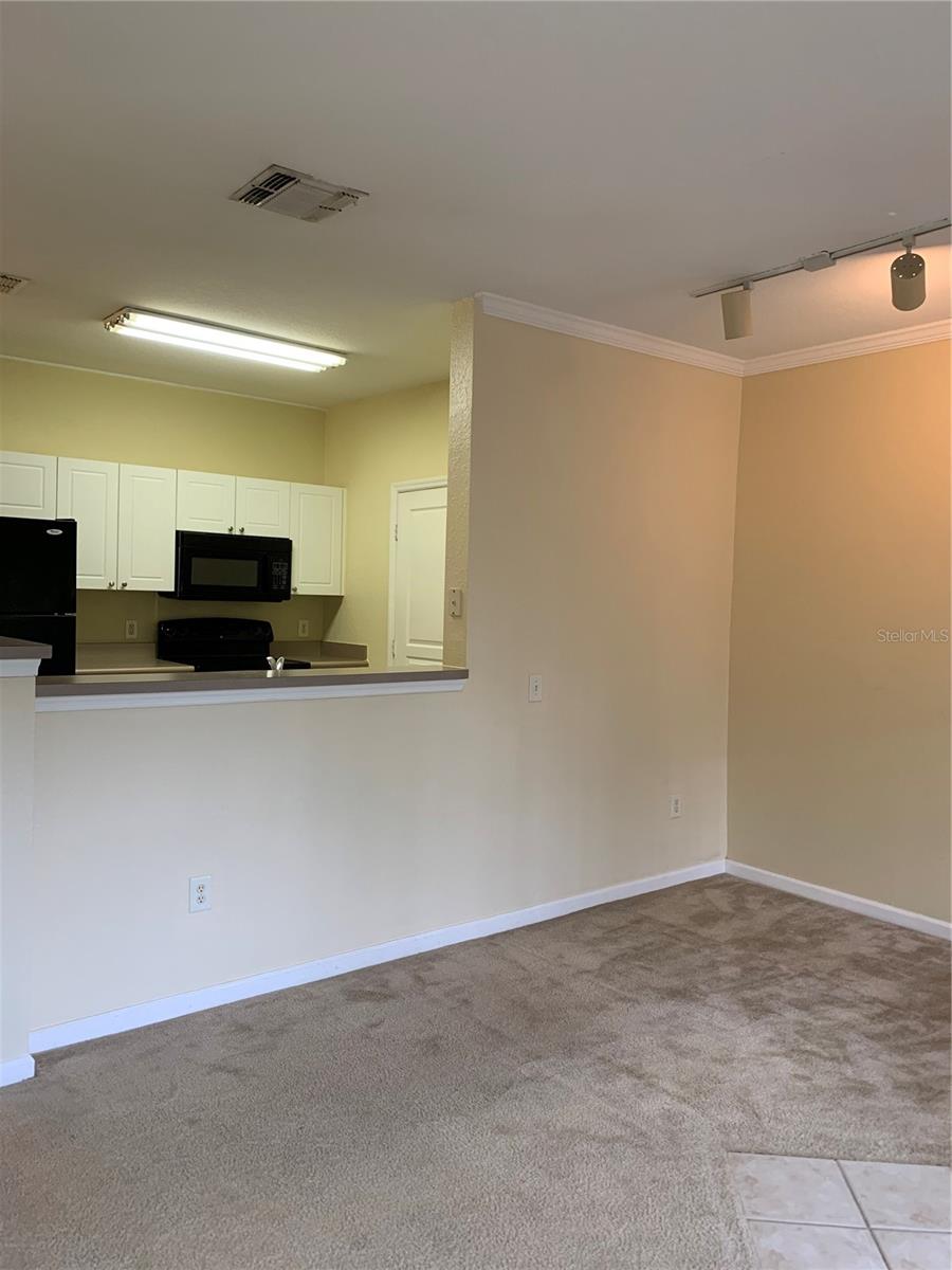 Image 7 of 15 For 9320 Crescent Loop Circle 304
