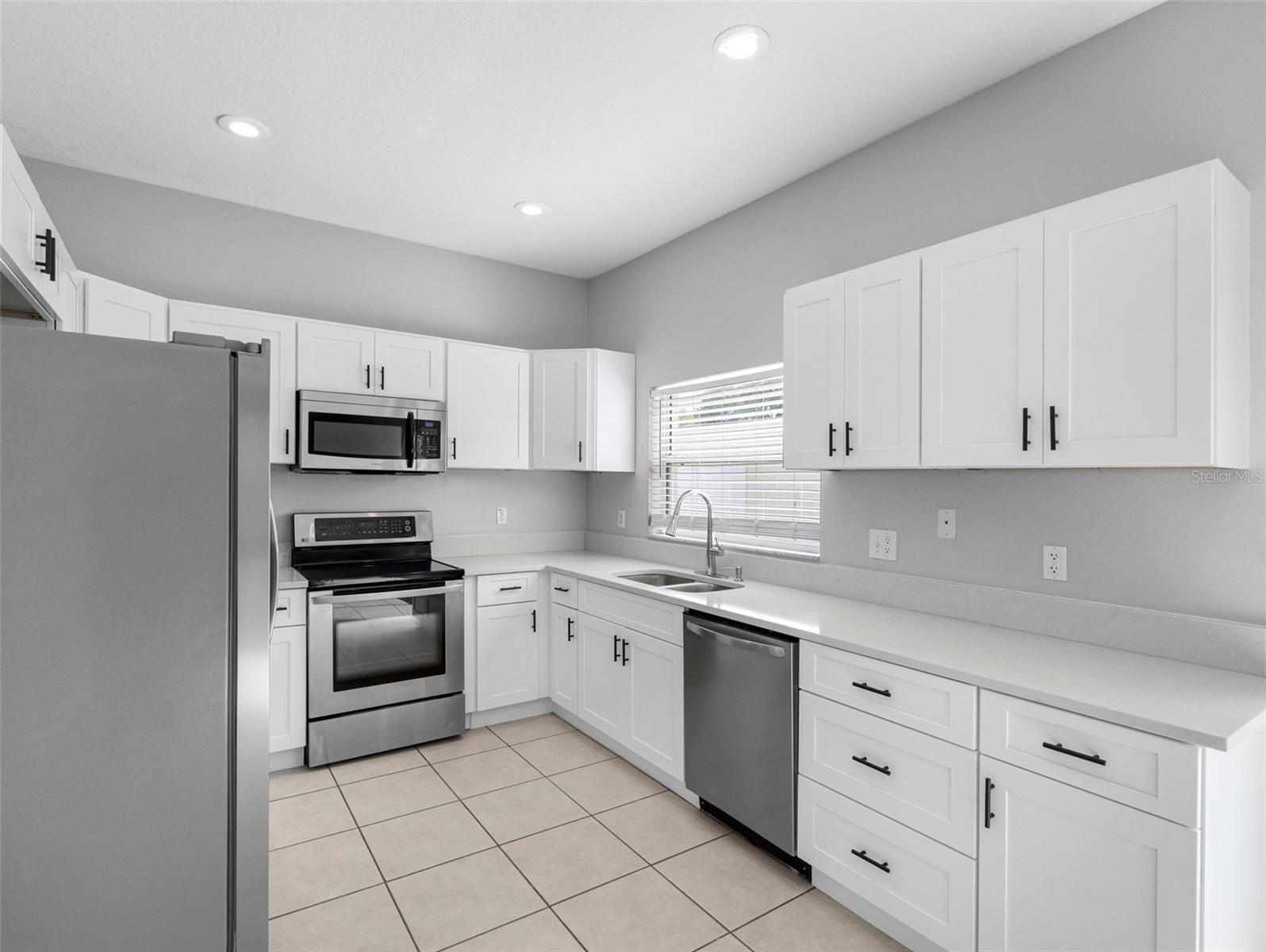 Listing photo id 9 for 8806 Bayaud Drive