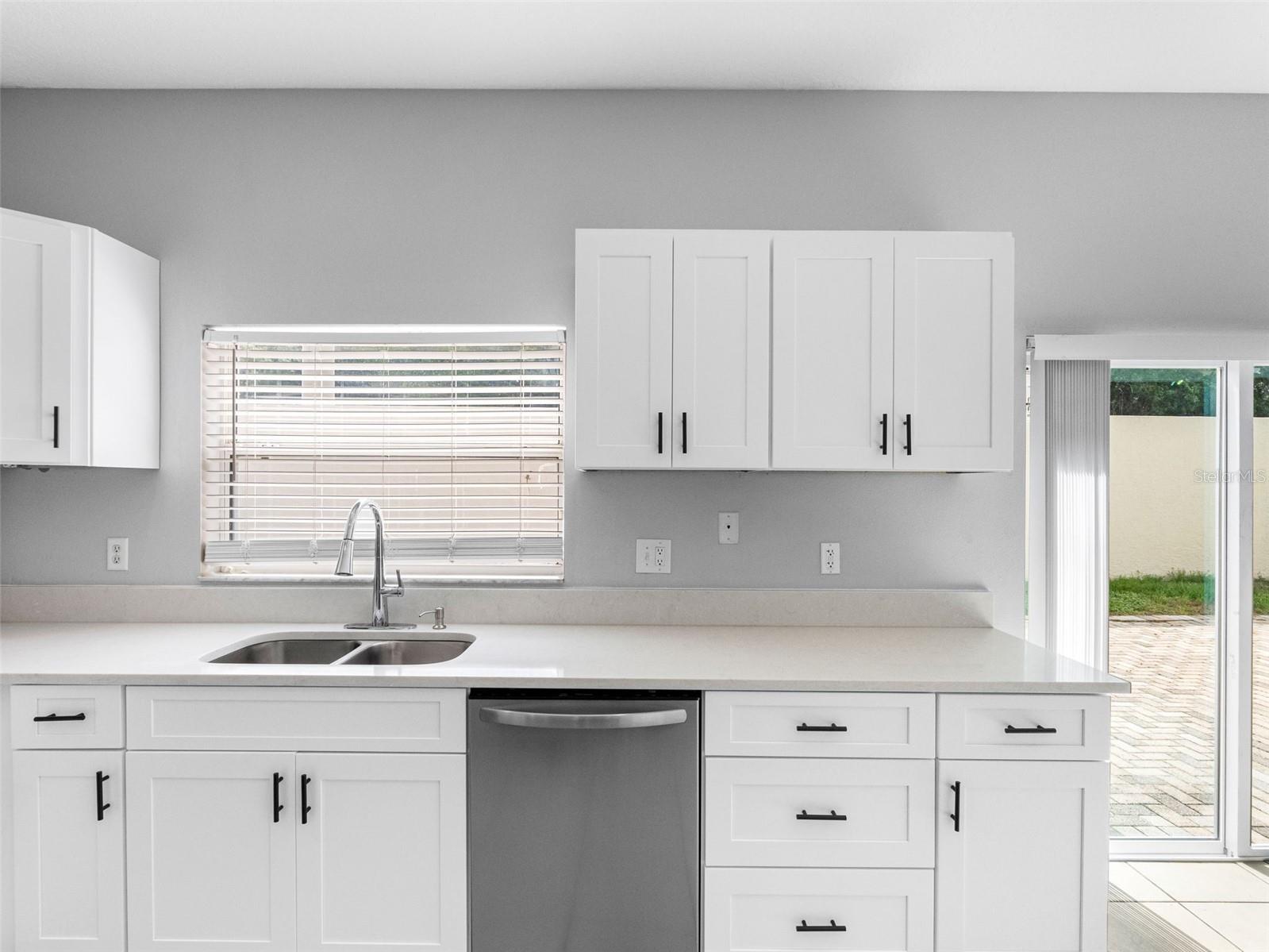 Listing photo id 10 for 8806 Bayaud Drive